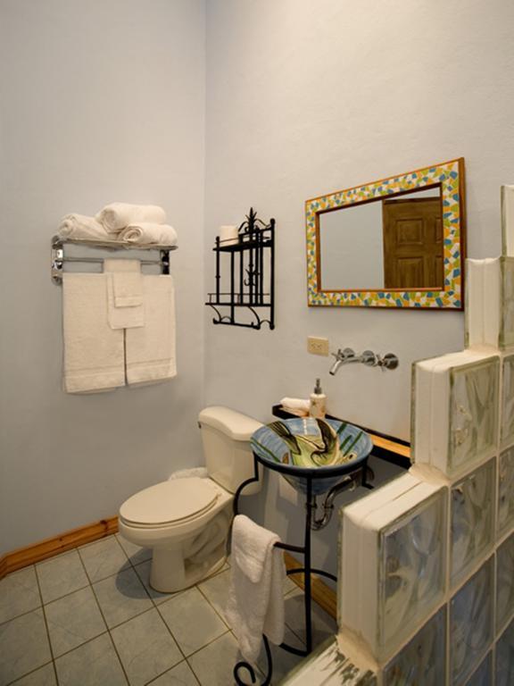 Out Of Bounds Boutique Hotel San Jose  Room photo